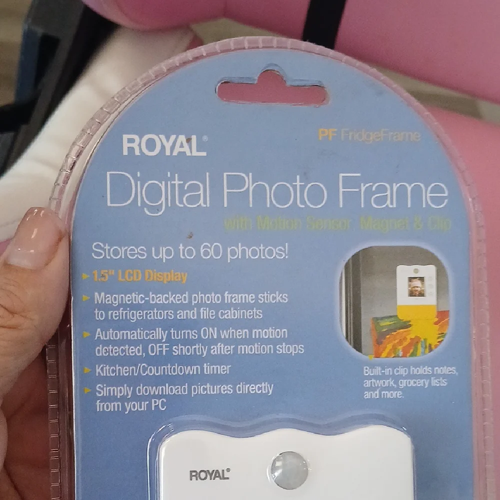 White Digital Photo Frame with LCD Display